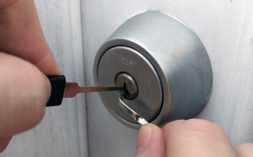 locked out of house need locksmith to unlock door no key